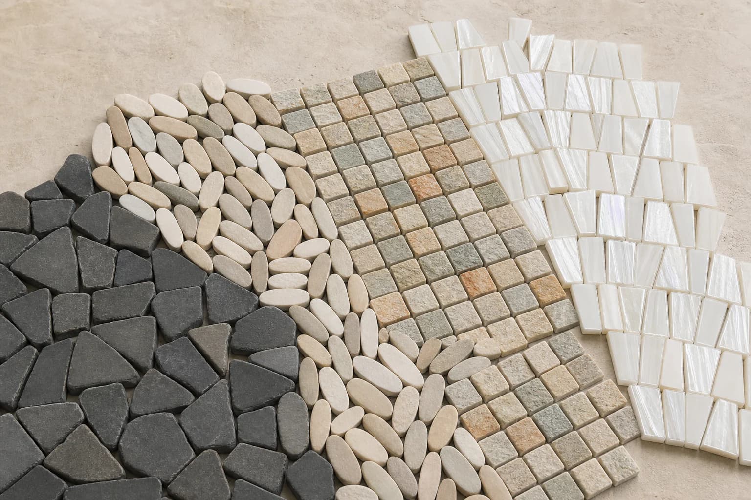 MOSAIC — Mosaicos de piedra, río, cristal e irregular.